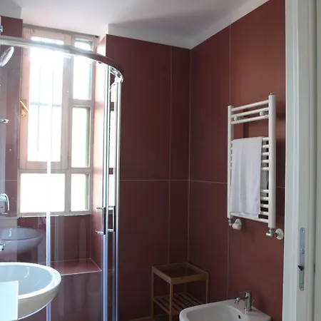 Modern Close To Metro Apartment